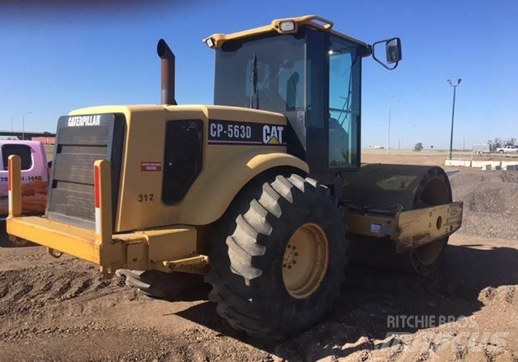 CAT CP563D Теглени вибрационни валяци
