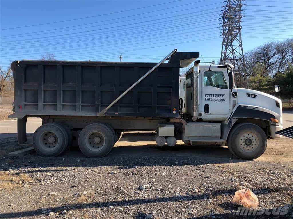 CAT CT660 Самосвал