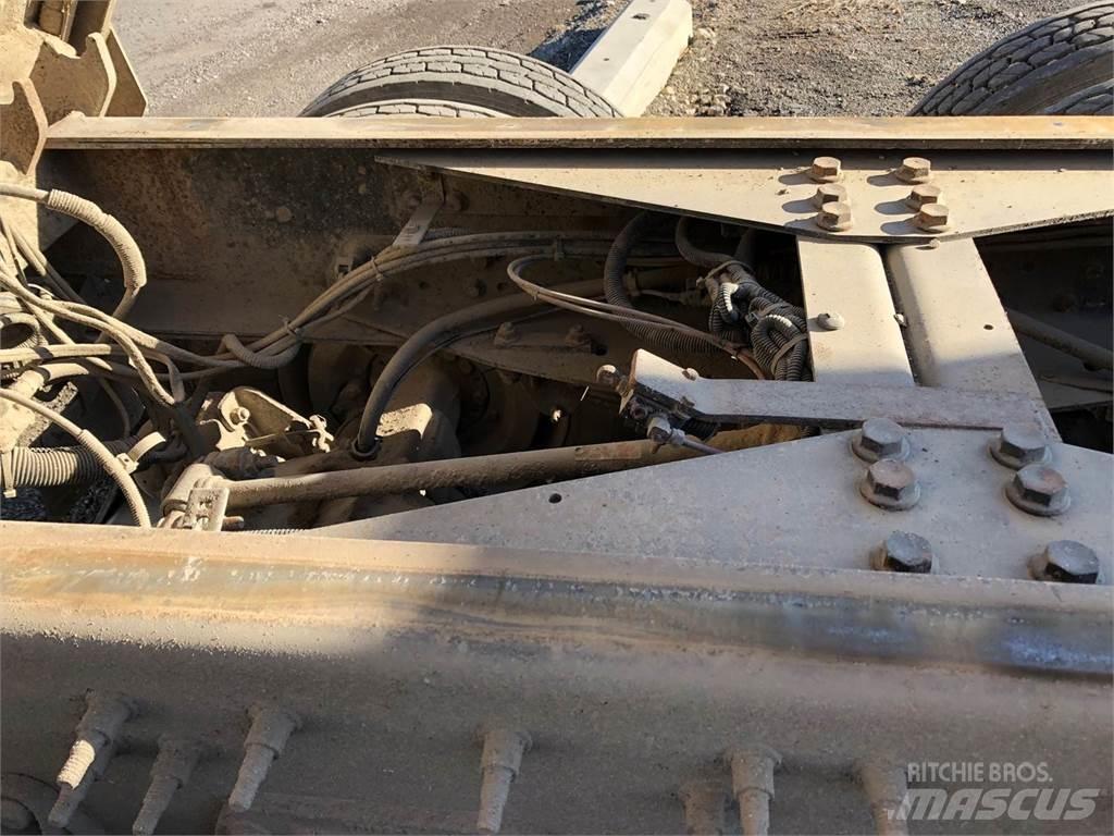 CAT CT660 Самосвал