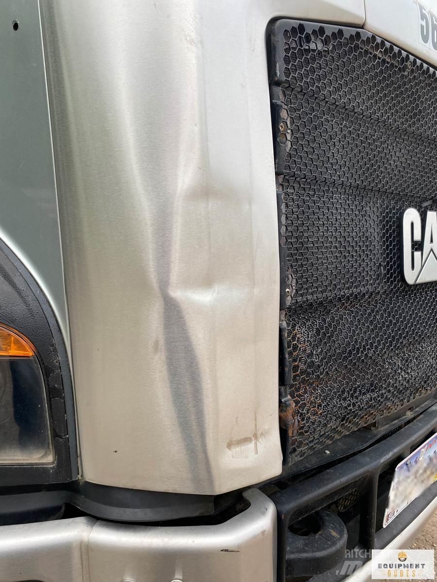 CAT CT660 Самосвал