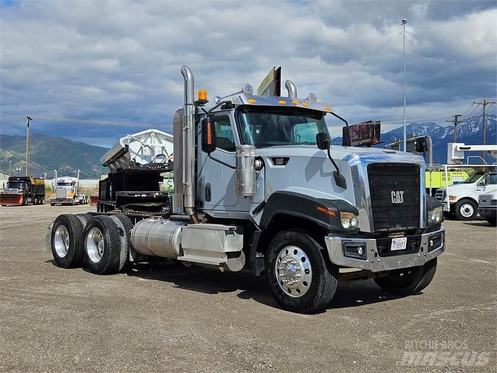 CAT CT680L Влекачи
