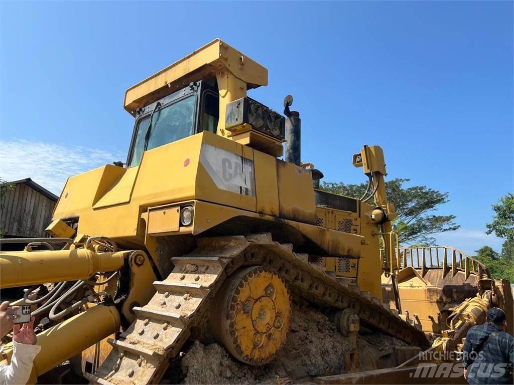CAT D10T Верижни булдозери
