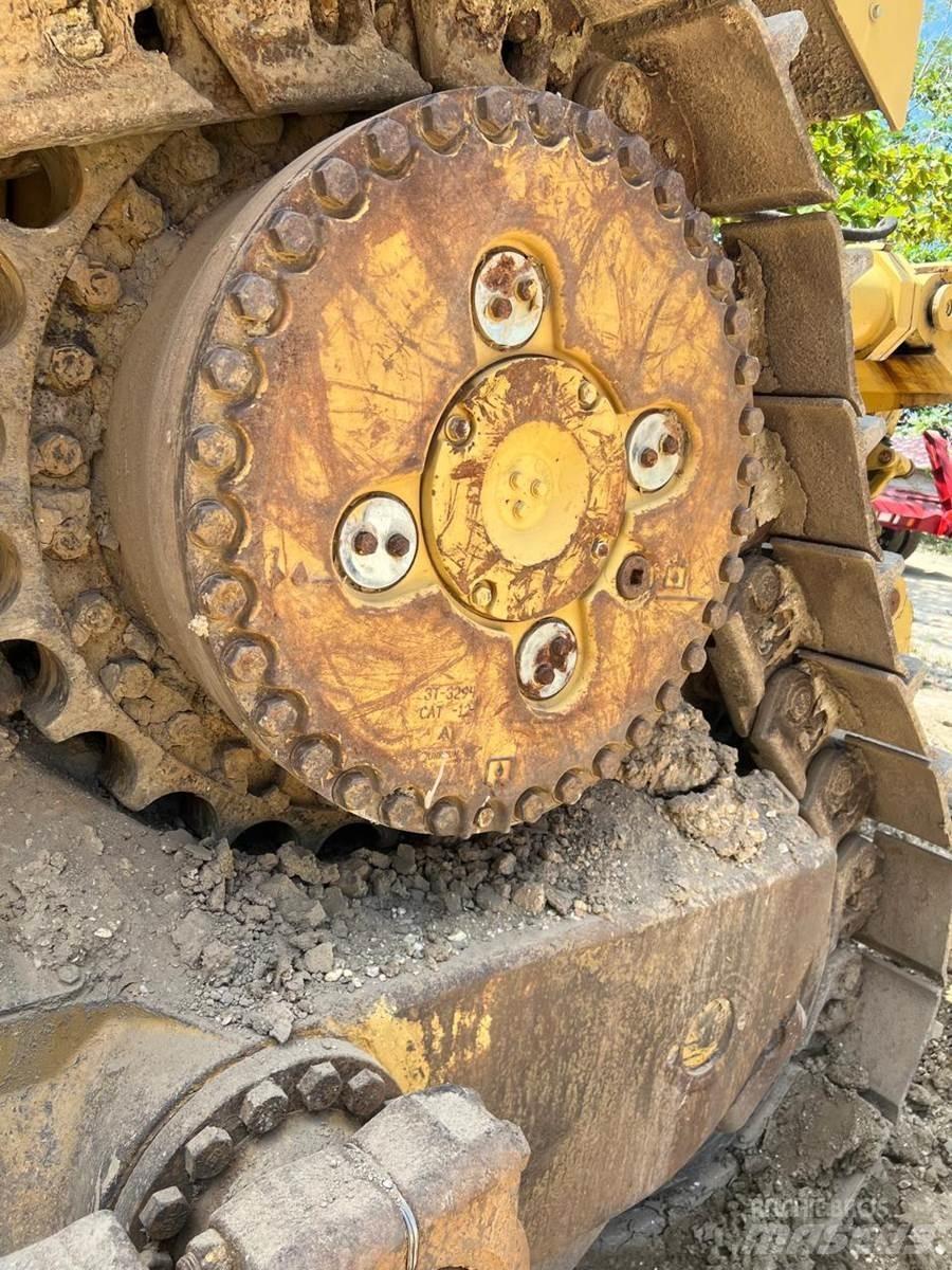 CAT D10T Верижни булдозери
