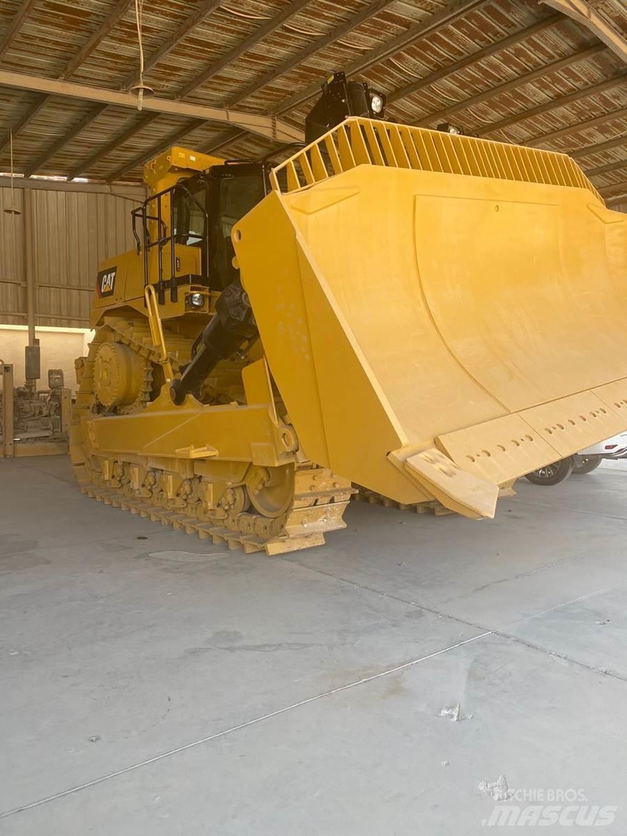CAT D10T2 Верижни булдозери
