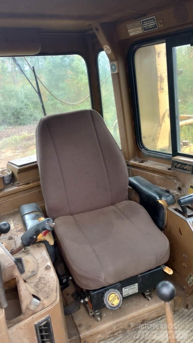 CAT D11N Верижни булдозери
