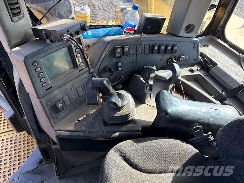 CAT D11T Верижни булдозери
