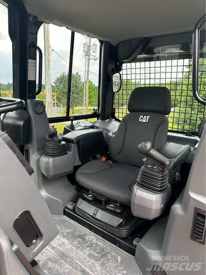 CAT D3 Верижни булдозери
