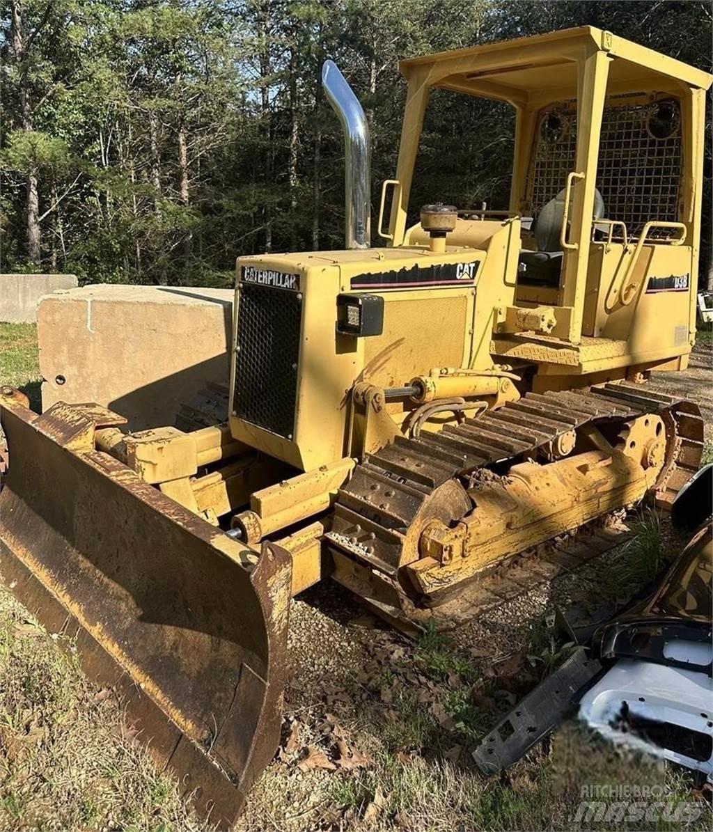 CAT D3B Верижни булдозери

