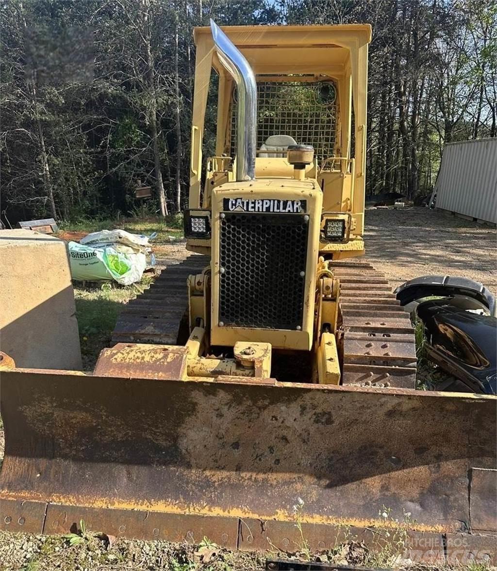CAT D3B Верижни булдозери
