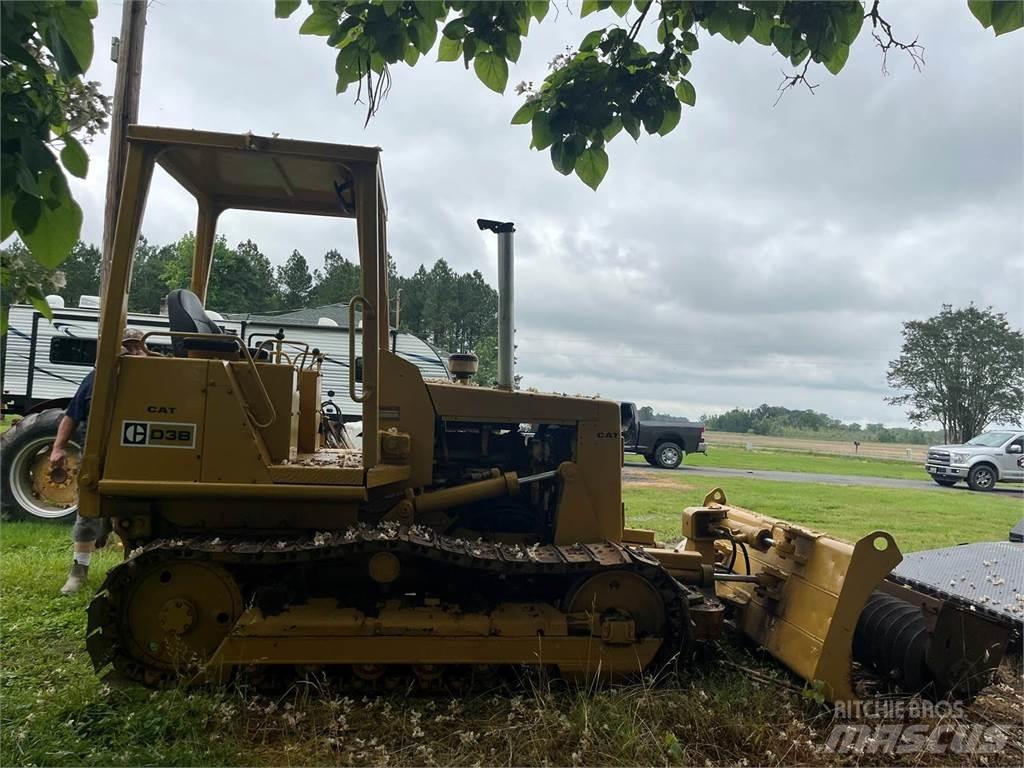 CAT D3B Верижни булдозери
