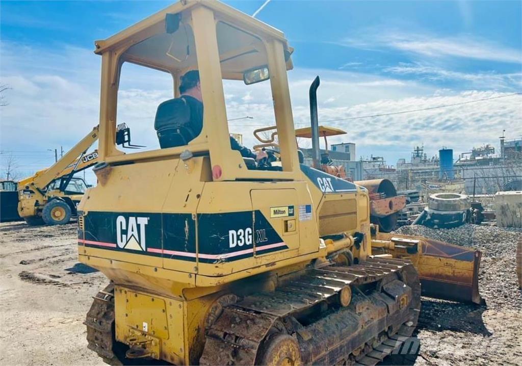 CAT D3G XL Верижни булдозери
