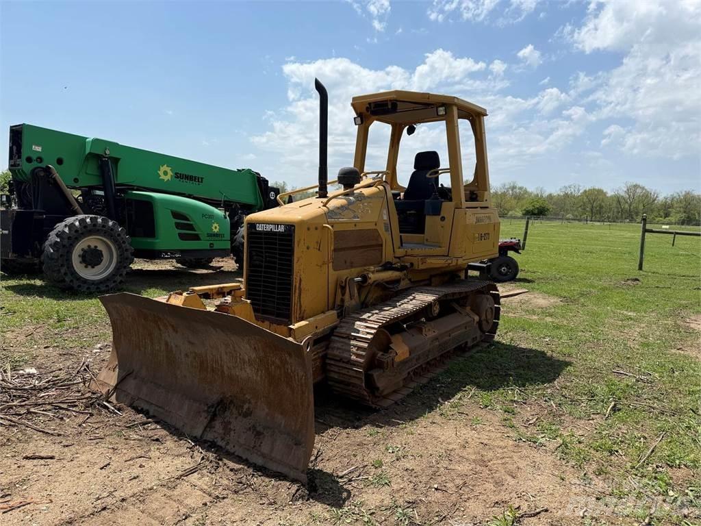 CAT D3G XL Верижни булдозери
