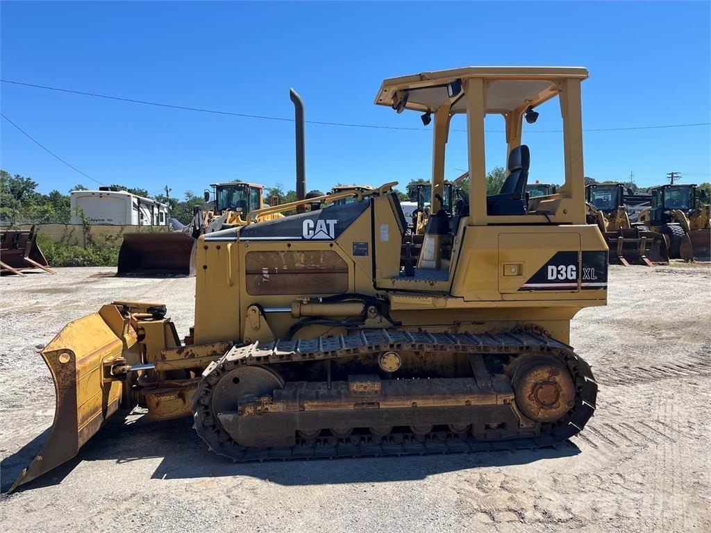 CAT D3G XL Верижни булдозери
