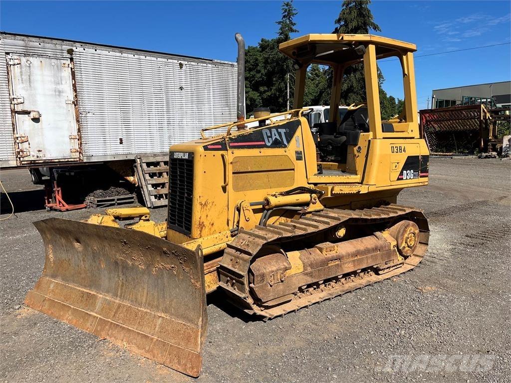 CAT D3G XL Верижни булдозери
