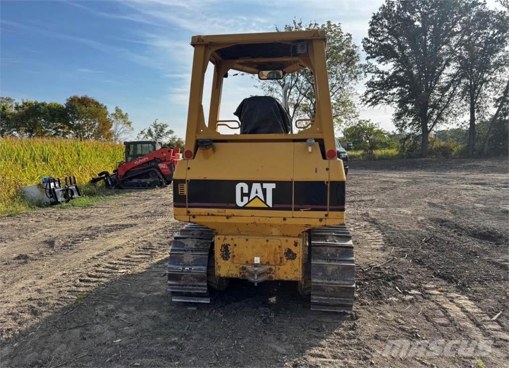 CAT D3G XL Верижни булдозери
