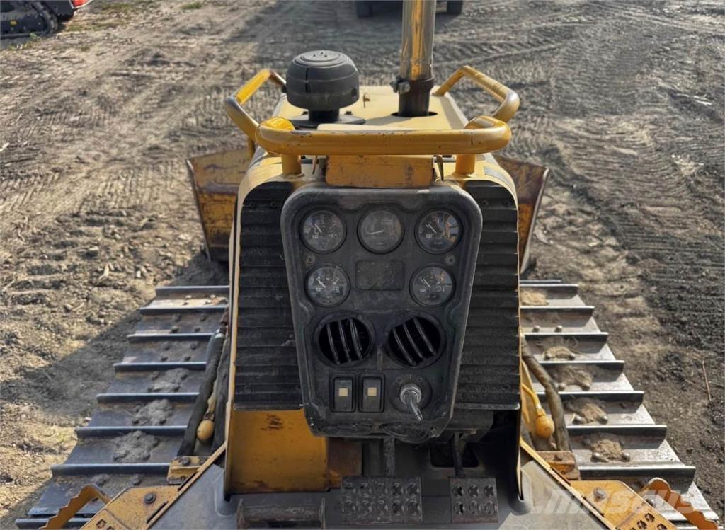 CAT D3G XL Верижни булдозери
