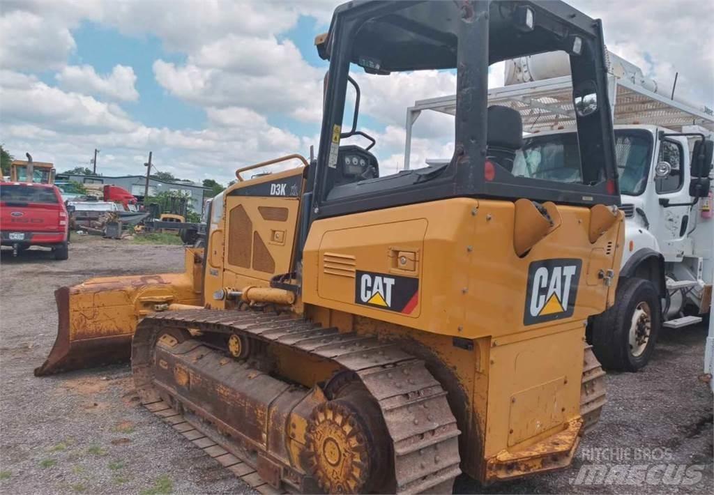 CAT D3K XL Верижни булдозери
