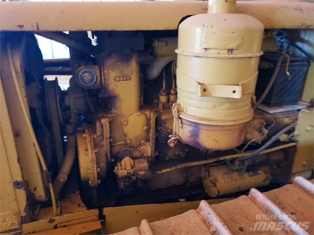 CAT D4 Тръбополагащи булдозери