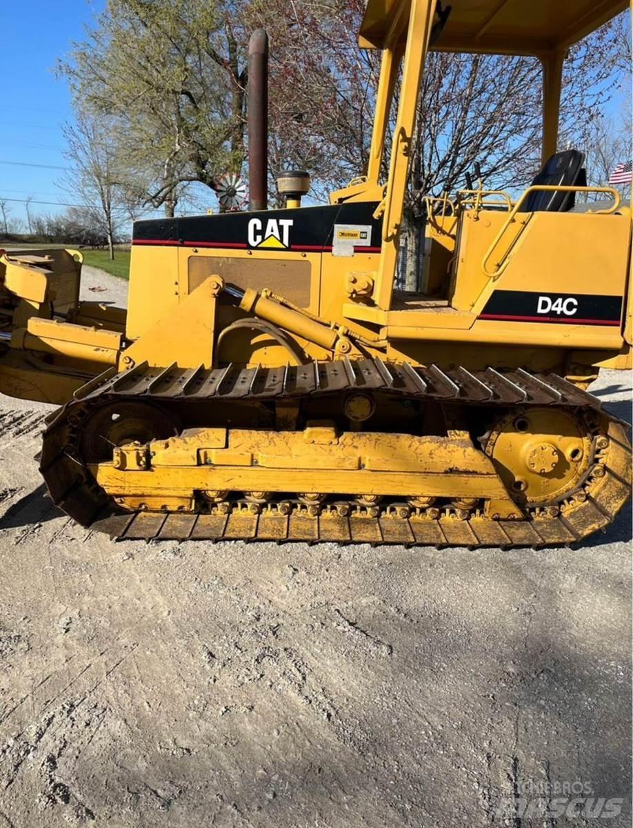 CAT D4C Верижни булдозери
