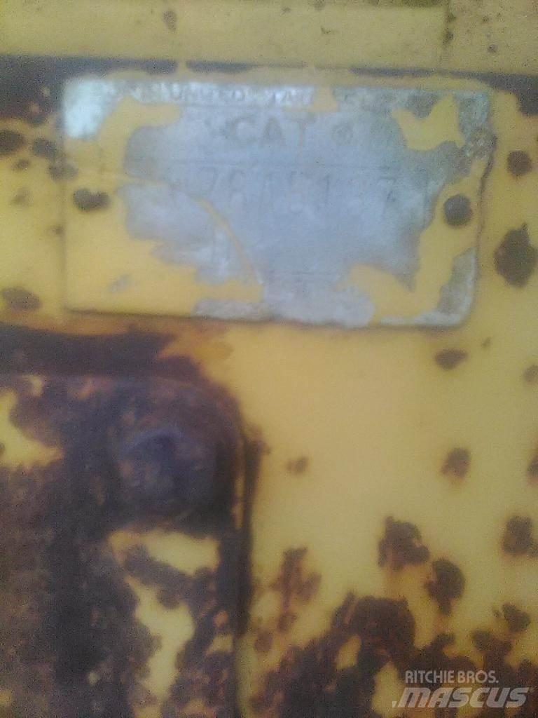 CAT D4D Верижни булдозери
