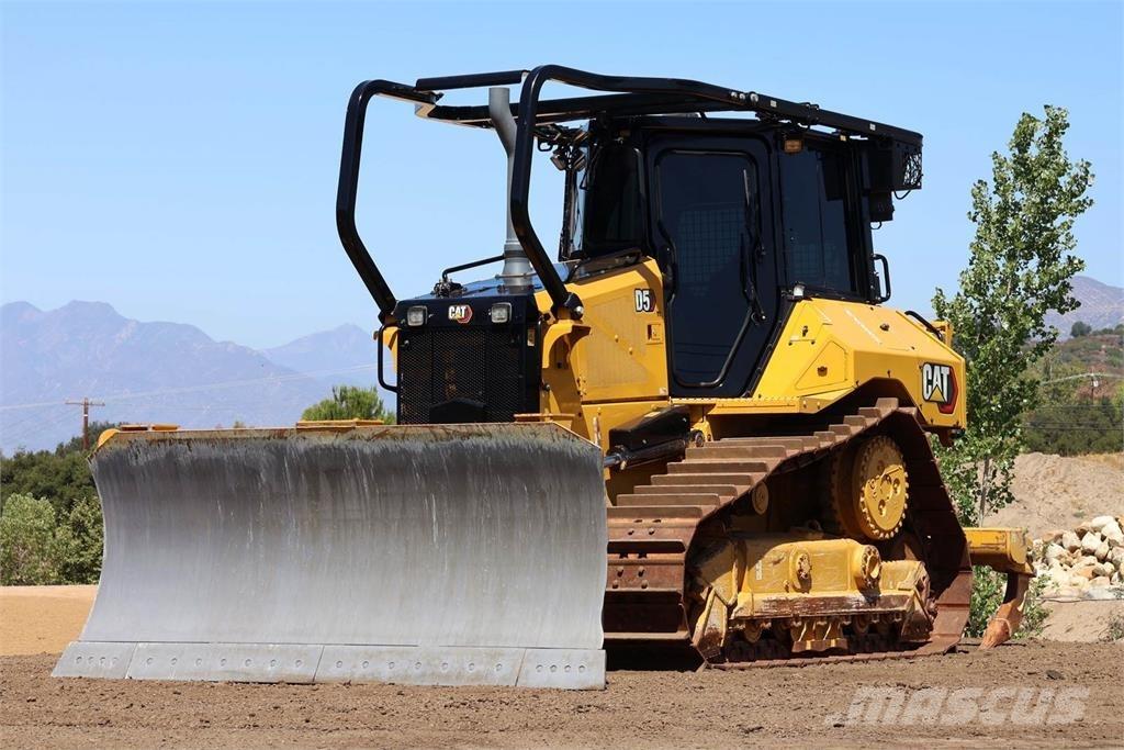 CAT D5 XL Верижни булдозери
