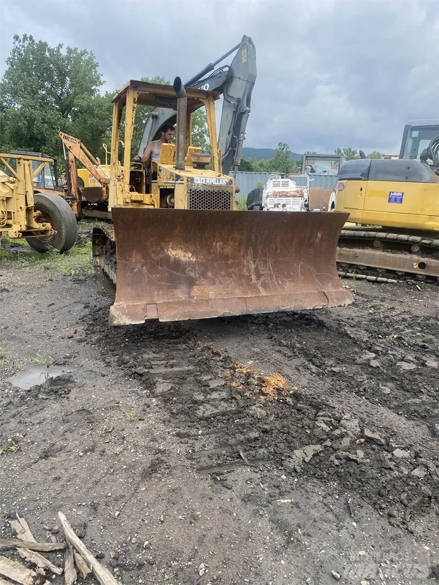 CAT D5C Верижни булдозери
