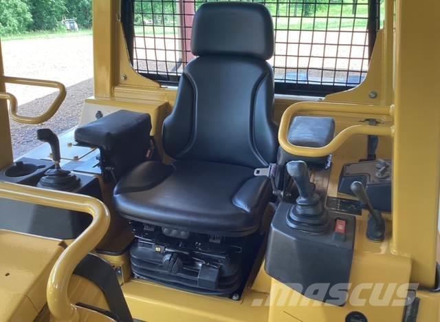 CAT D5G XL Верижни булдозери
