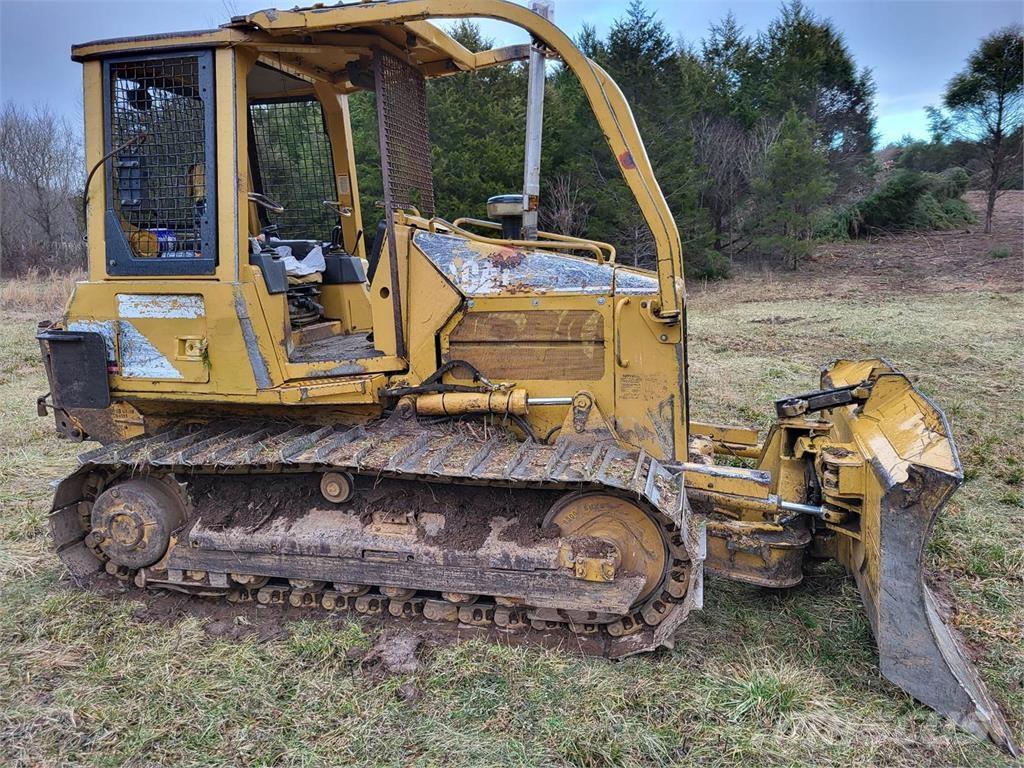 CAT D5G XL Верижни булдозери

