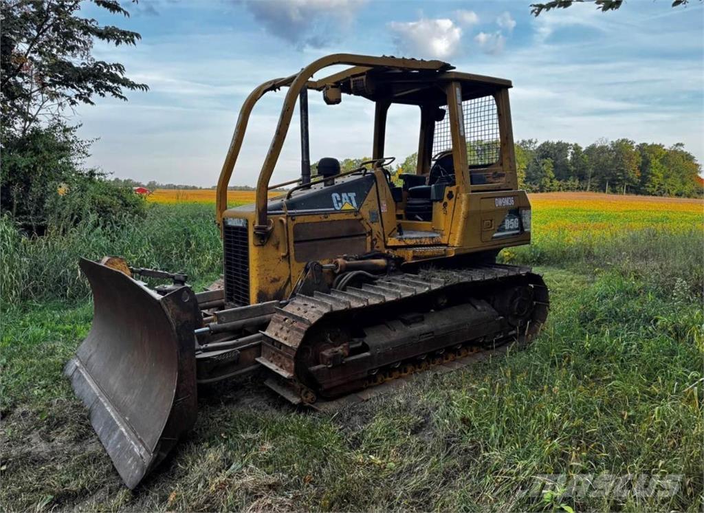 CAT D5G XL Верижни булдозери

