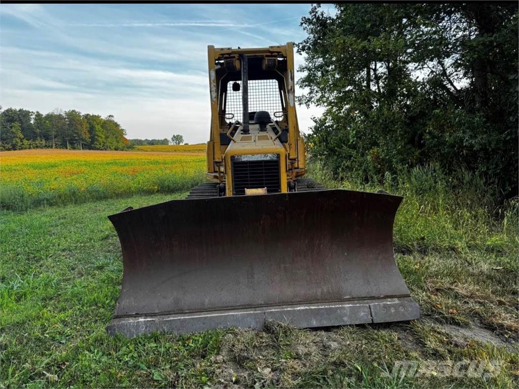 CAT D5G XL Верижни булдозери
