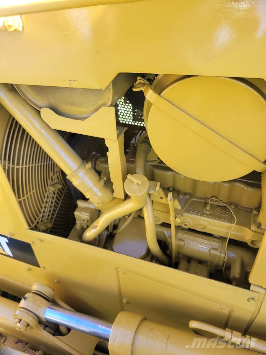 CAT D5H Верижни булдозери
