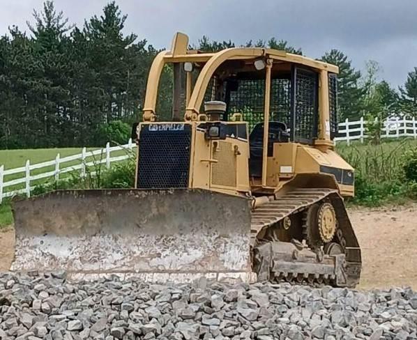 CAT D5M Верижни булдозери
