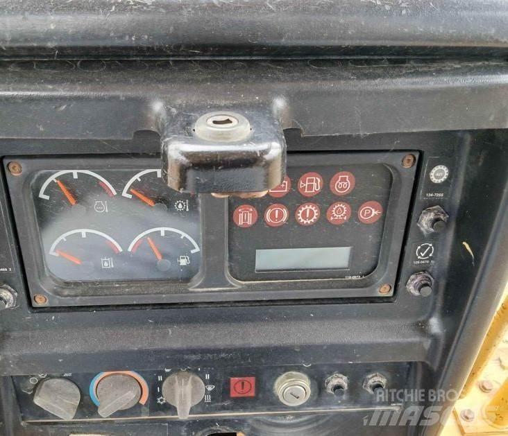 CAT D5M Верижни булдозери
