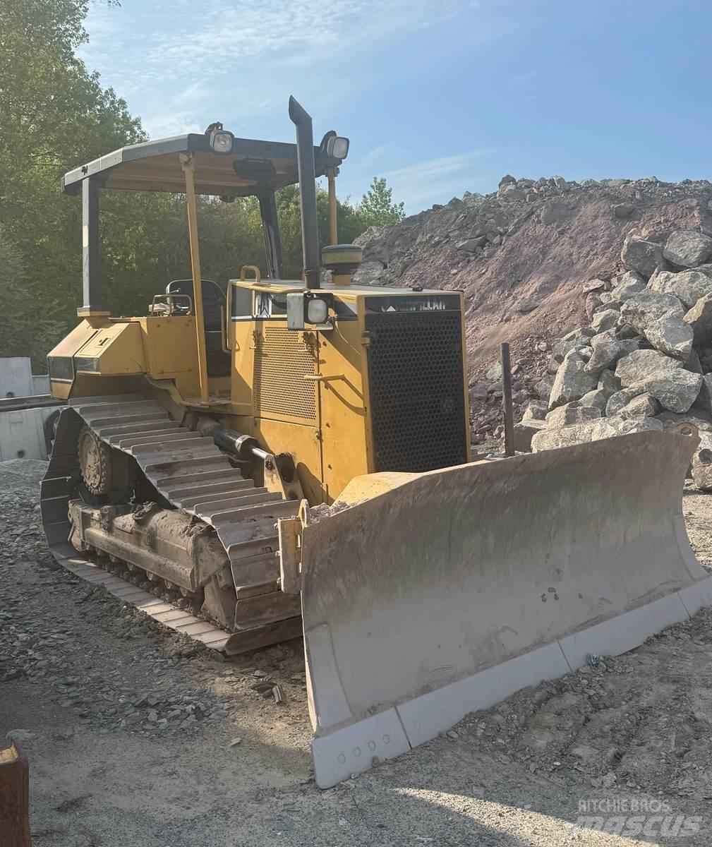 CAT D5M Верижни булдозери
