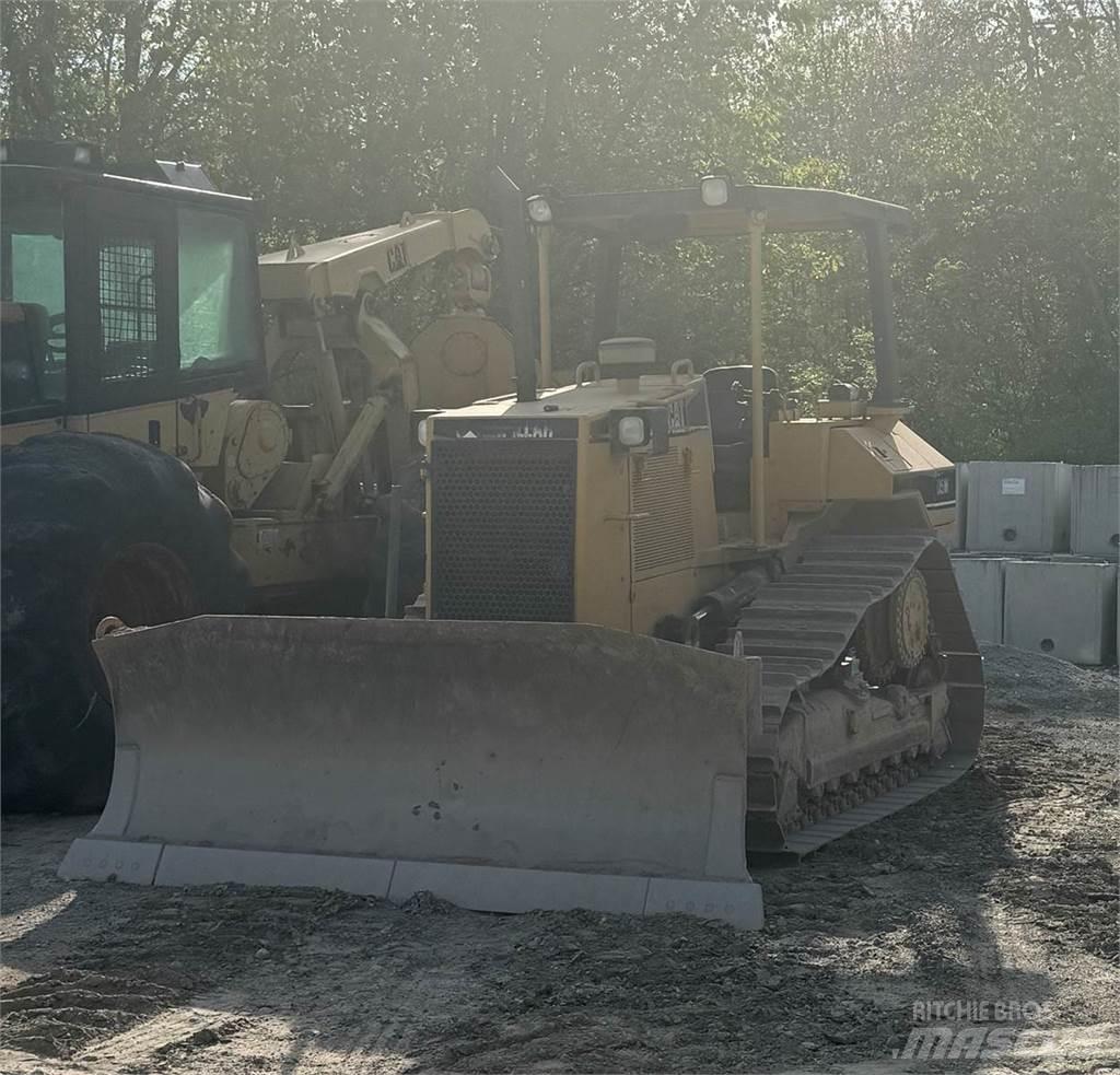CAT D5M Верижни булдозери
