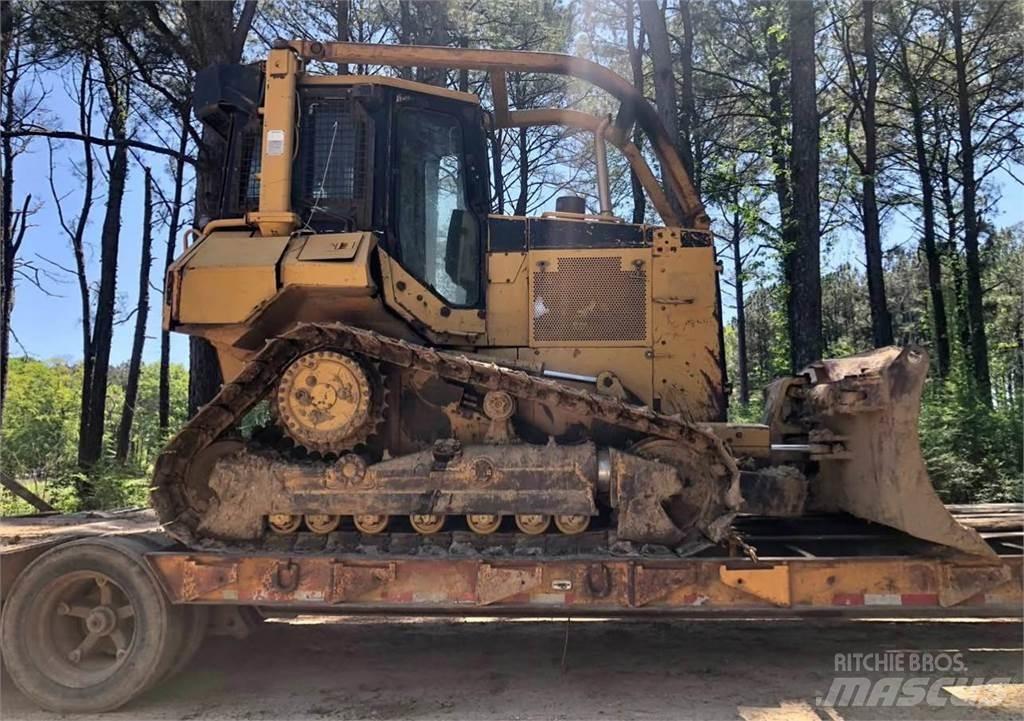 CAT D5M Верижни булдозери
