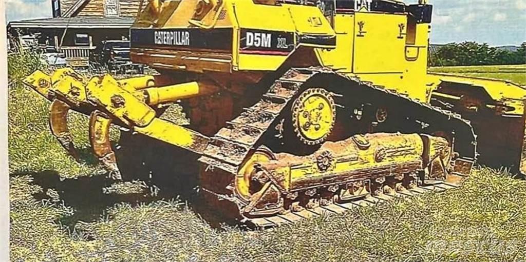 CAT D5M XL Верижни булдозери
