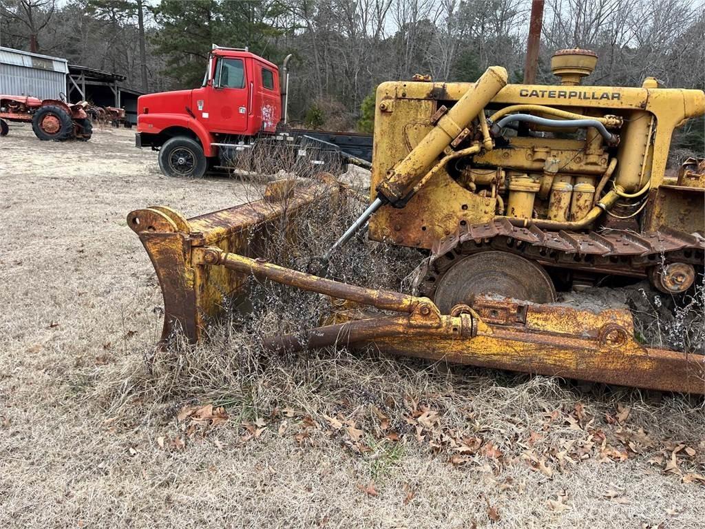 CAT D6 Верижни булдозери
