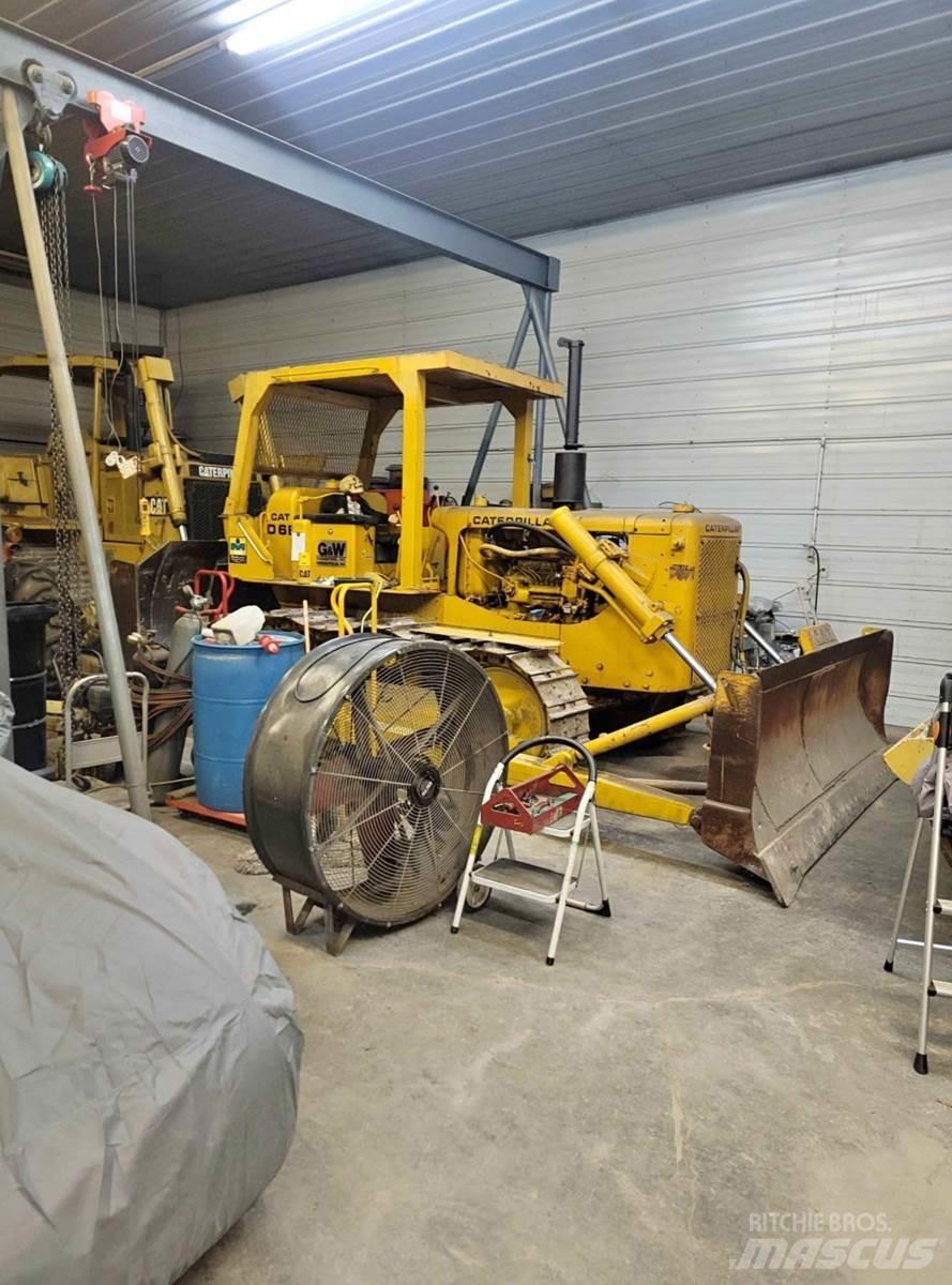 CAT D6B Верижни булдозери
