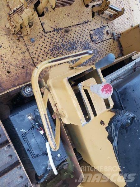 CAT D6C Верижни булдозери
