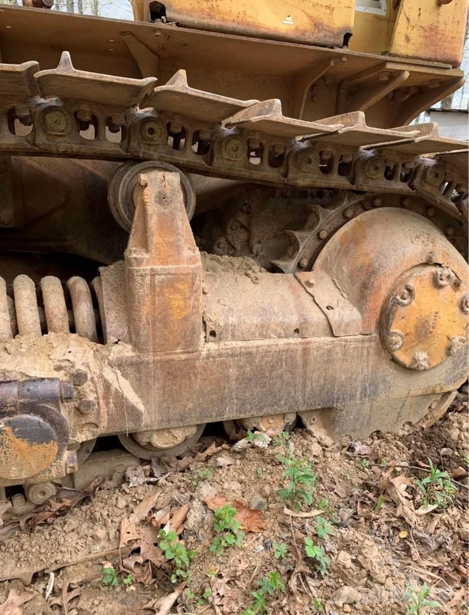 CAT D6C Верижни булдозери
