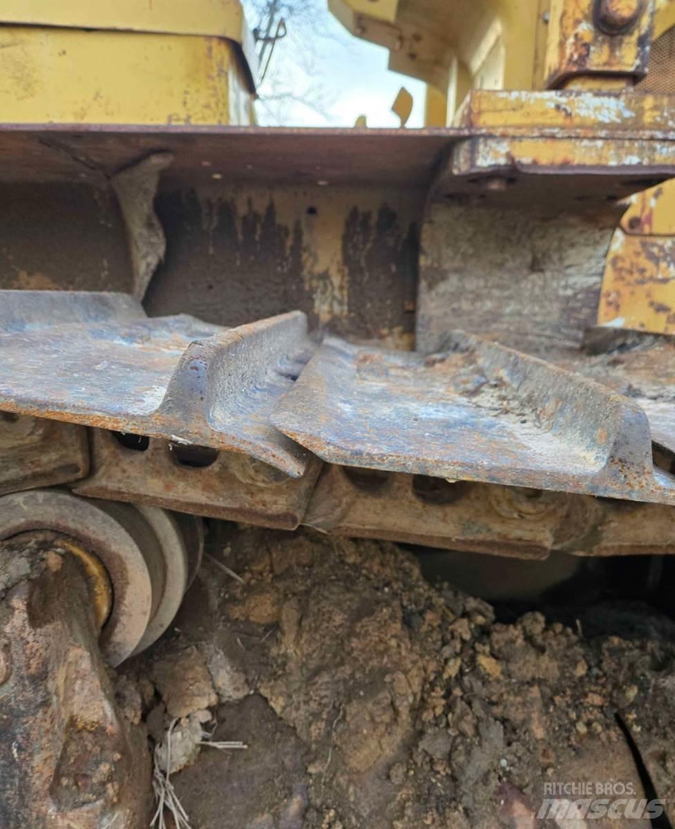 CAT D6C Верижни булдозери
