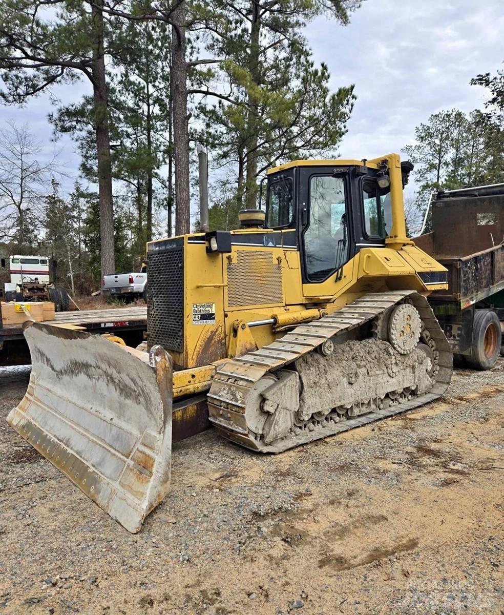 CAT D6M XL Верижни булдозери
