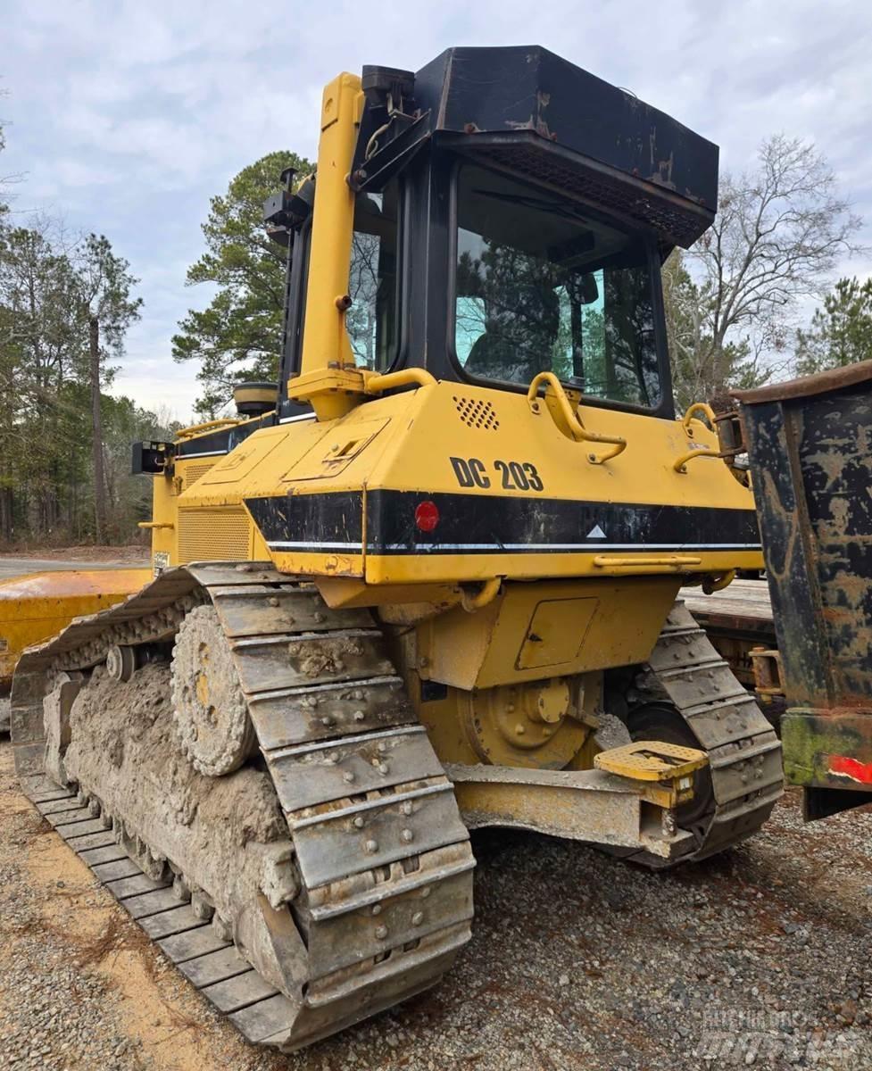 CAT D6M XL Верижни булдозери
