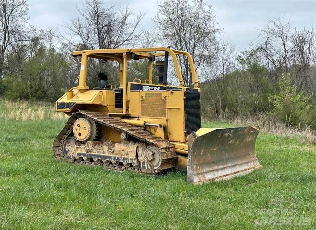 CAT D6M XL Верижни булдозери
