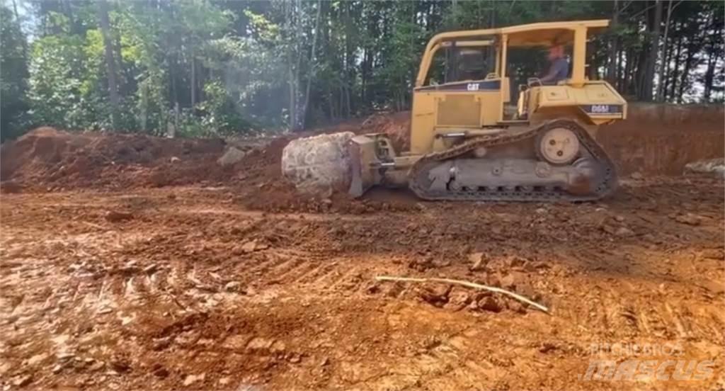 CAT D6M XL Верижни булдозери
