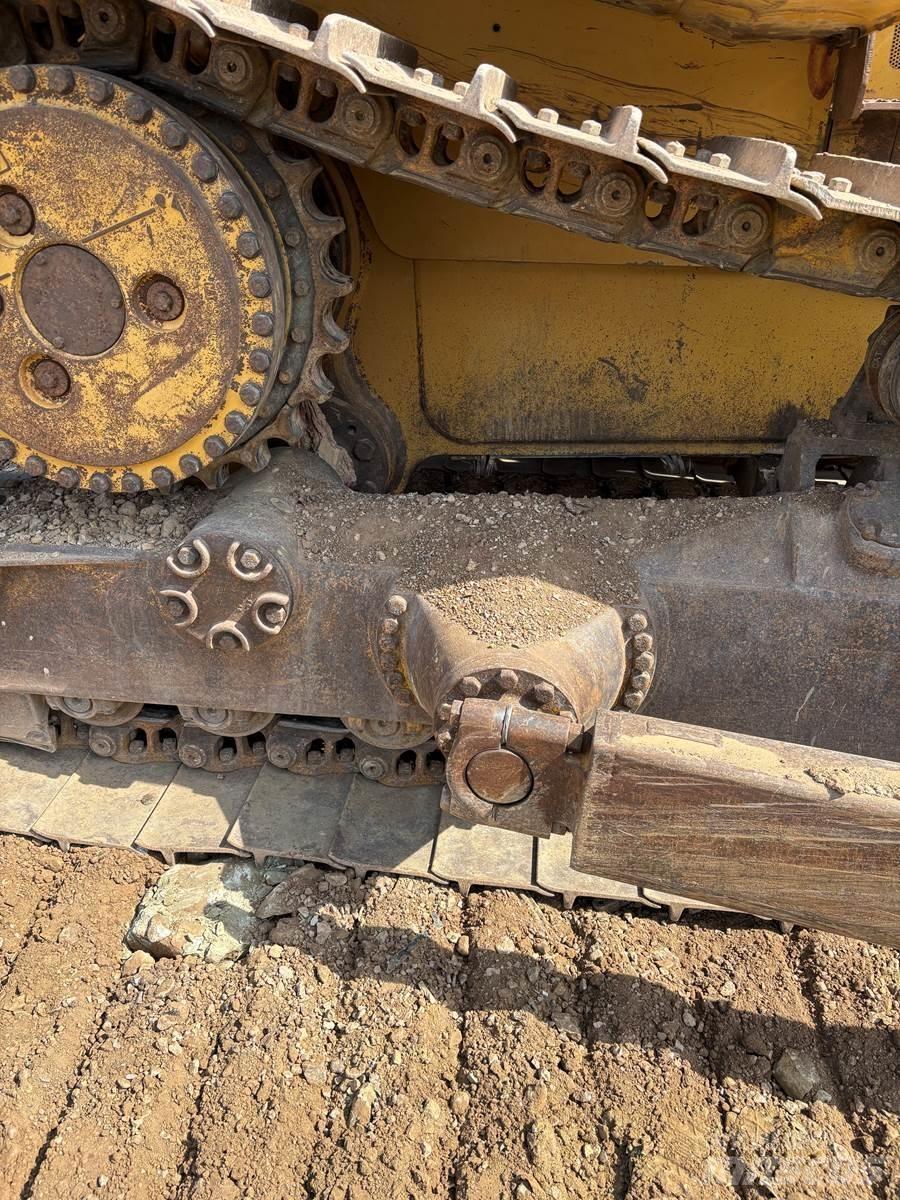 CAT D6R Верижни булдозери

