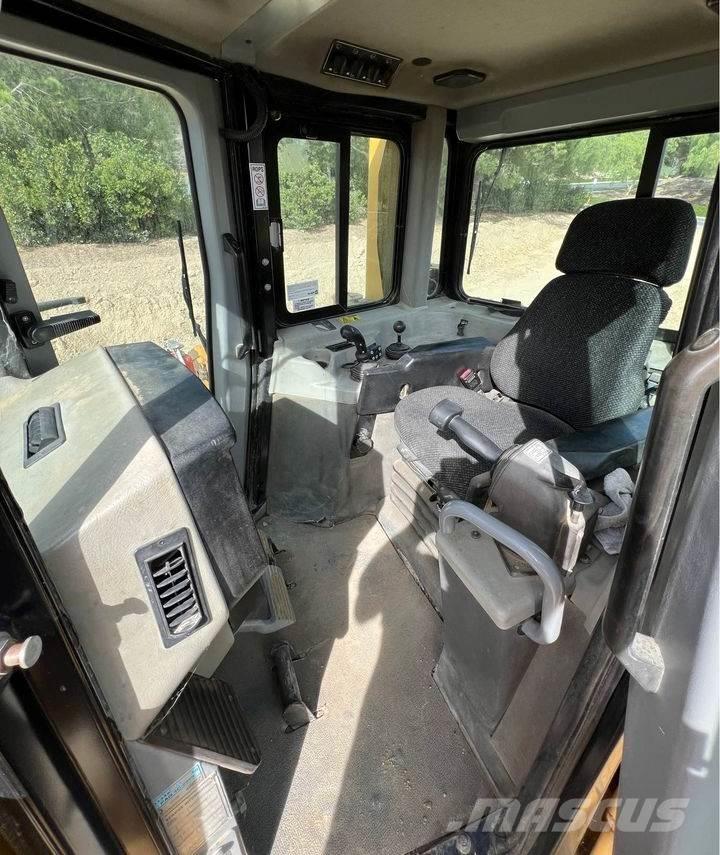 CAT D6T Верижни булдозери
