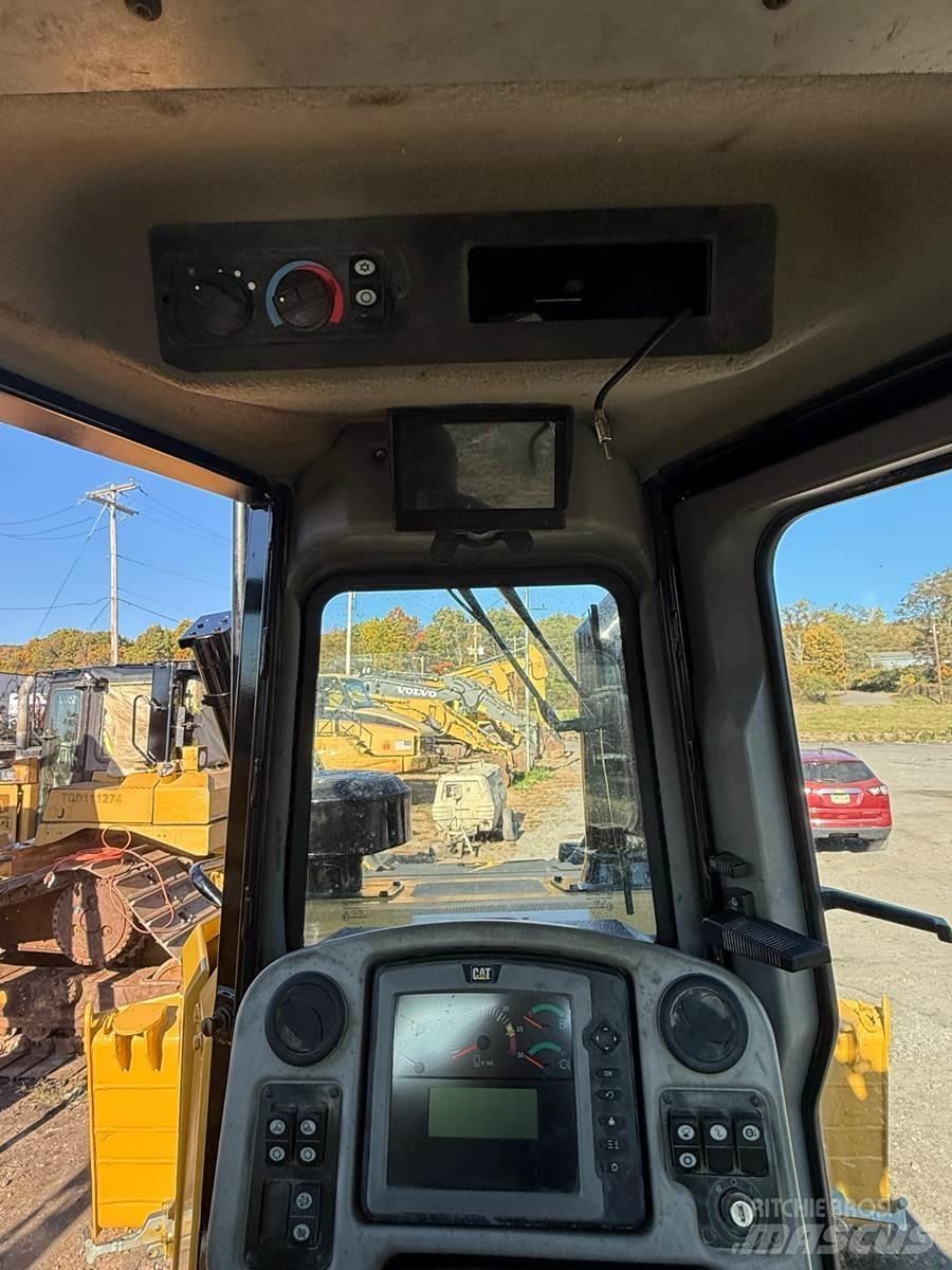 CAT D6T Верижни булдозери
