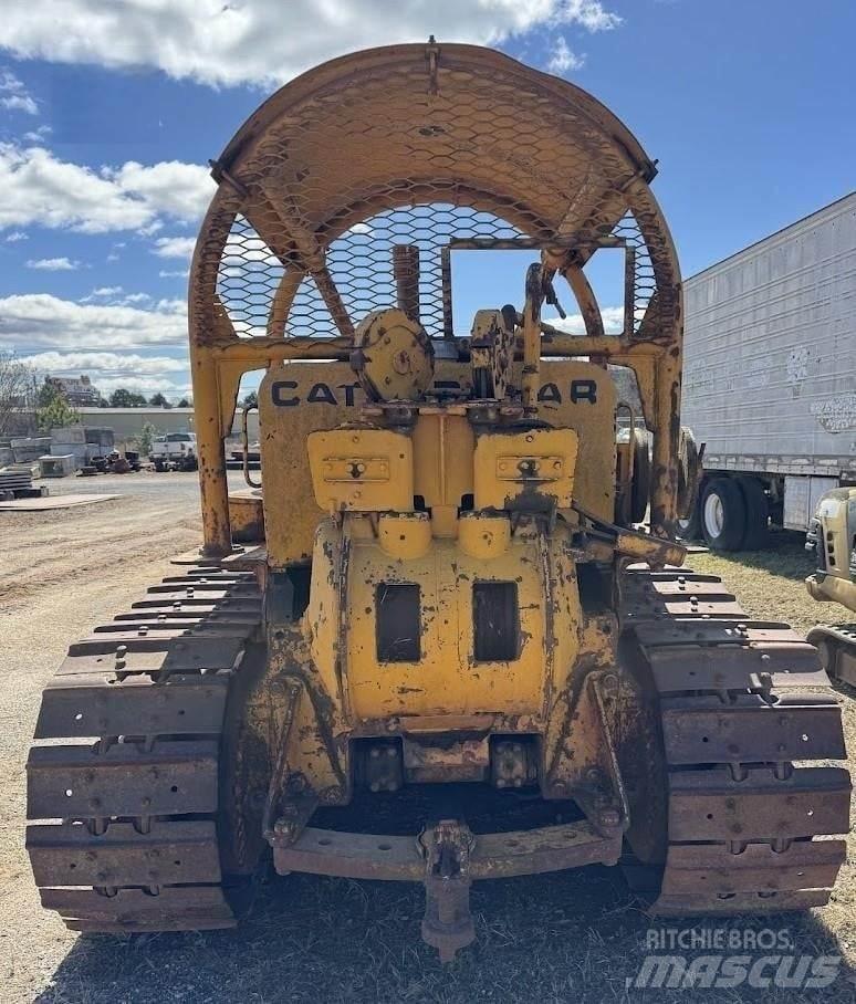 CAT D7 Верижни булдозери
